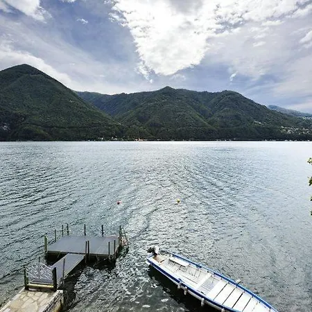 Sleeps 12 Villa *