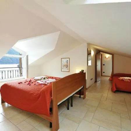 Sleeps 12 Villa *